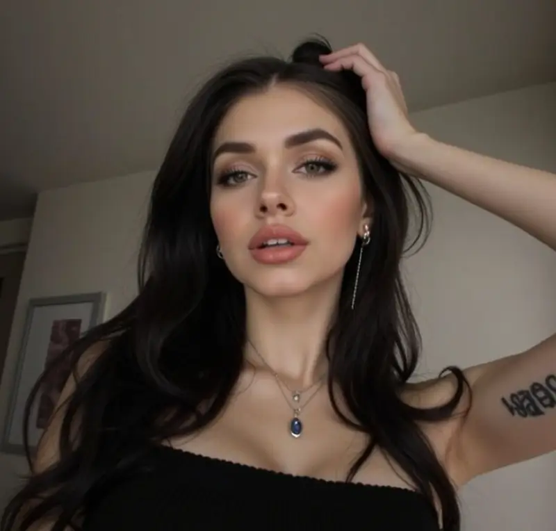 hayley lawrence 头像